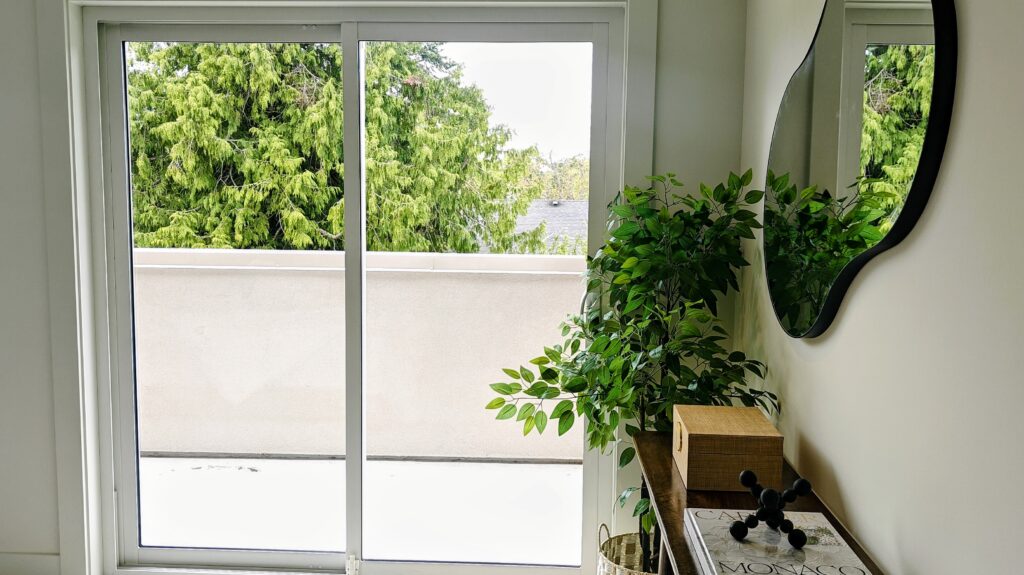 The URBAN NEST primary bedroom - Innovate Design Collective